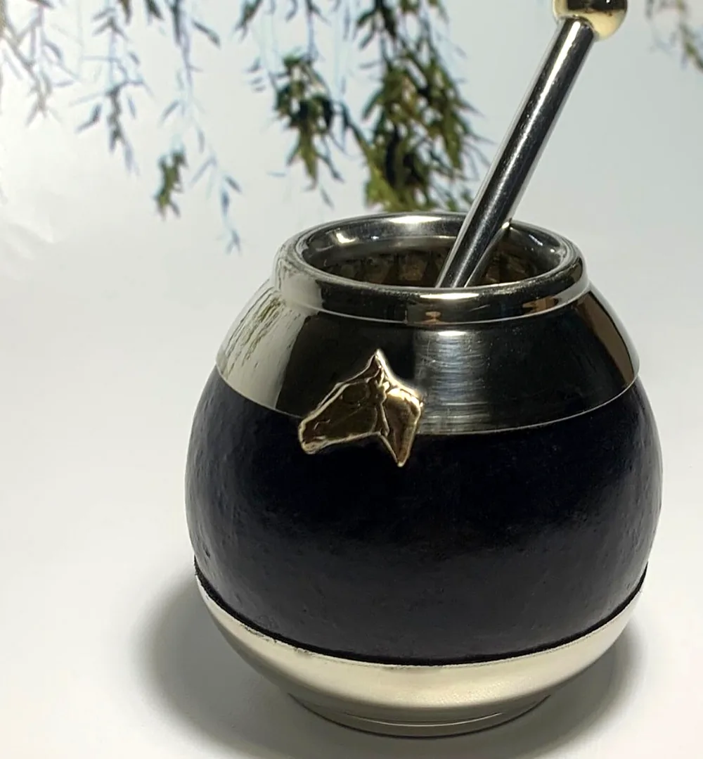 Mate con aplique de cabeza de caballo
